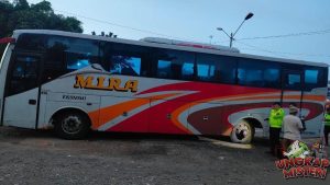 Ban Bus Lepas di Sragen, Pemudik Jadi Korban Tewas di Lokasi!