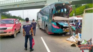 Bus PMTOH Tabrak Truk di Tol Pekanbaru-Dumai, 1 Tewas!