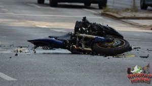 Kecelakaan Mengerikan Cipondoh: BMW Tabrak Pemotor Kritis!