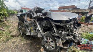 Perlintasan Maut! Kereta Tabrak Mobil, Korban Jiwa Berjatuhan!
