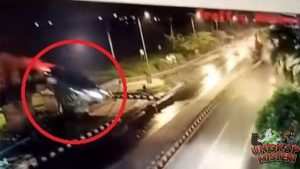 BMW Terjun Bebas di Tol Gresik, Hebohnya Sampai Mancanegara!