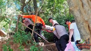 Foto di Pantai Berujung Drama: WN Rusia Jatuh Ditabrak Ombak!