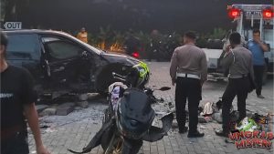 Ioniq 5 Tabrak Parkiran Motor di Jakut, Warga Heboh Seketika!