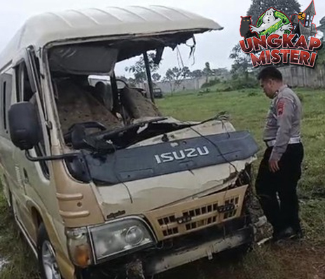 Tragedi Tawangmangu: Elf Wisatawan Tabrakan, 5 Tewas
