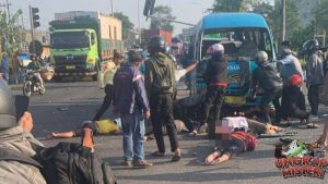 Pasuruan Gempar, Korban Kecelakaan Berserakan di Jalan!