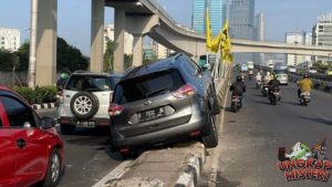 Tabrakan Mobil di Gatot Subroto Bikin Lalin Macet Parah!