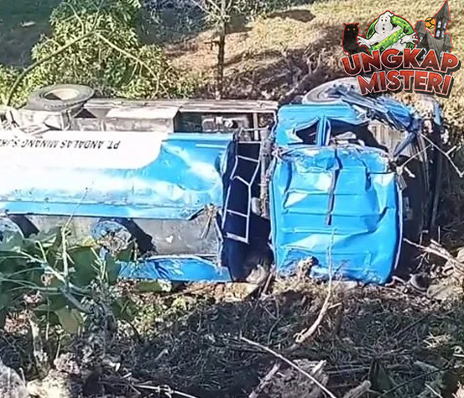 Tabrakan Truk Tangki dan Pemotor di Pesisir Selatan 4 Terluka!