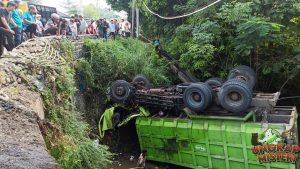 Truk Tabrak Motor Pikap Probolinggo Renggut 4 Nyawa!