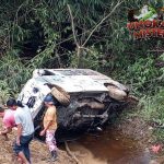 Panik! Ambulans Bawa Pasien Malah Terguling di Jurang Acehv