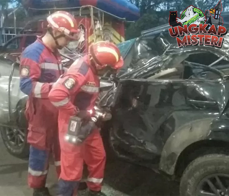 Kecelakaan Tunggal di Tol Sentul, Pengendara Heboh Seketika!