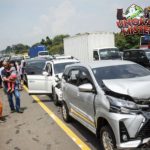 Macet Parah Tol Japek Gara-gara Kecelakaan Beruntun!