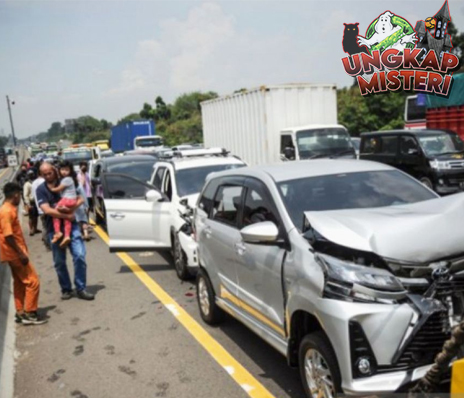 Macet Parah Tol Japek Gara-gara Kecelakaan Beruntun!