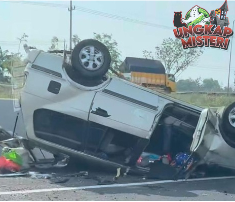 Panther Terbalik di Tol Gempol, 2 Korban Meninggal?