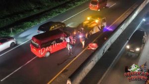 Tol Cipularang Kecelakaan Hebat,Travel dan Truk Terlibat