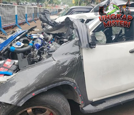 Kecelakaan Serpong Fortuner Tabrak Truk, Sopir Terjebak