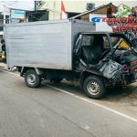 Sopir Terjepit dalam Adu Banteng 2 Mobil Boks di Ciputat