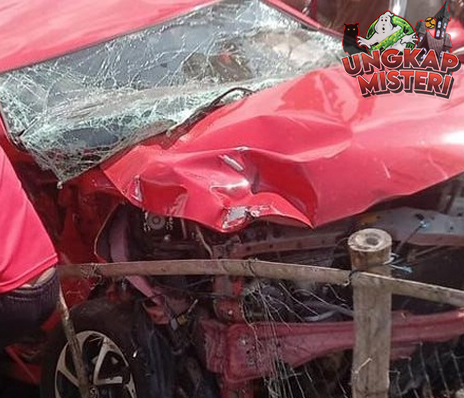 Mobil Agya Ringsek Usai Tabrakan KA Batara Kresna Wonogiri