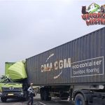 Tabrakan di Tol JORR Truk Trailer Hantam Mobil Boks!