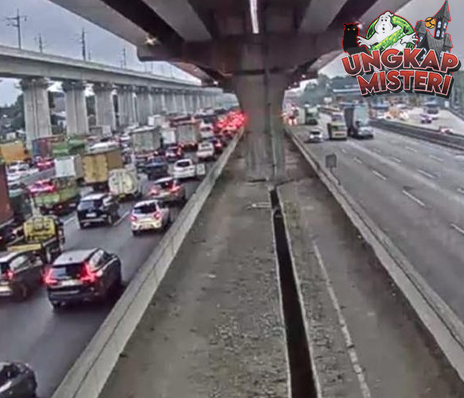 Macet Total di Tol Japek Usai Kecelakaan Brio dan Truk