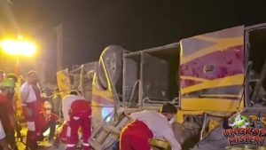 Bus Terbalik di Iran, Korban Tewas Capai 21 Orang