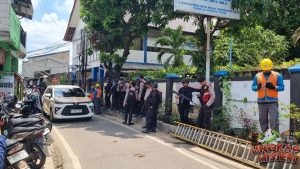 Pajero Tabrak Pagar Rumah, ABG Salah Injak Gas!