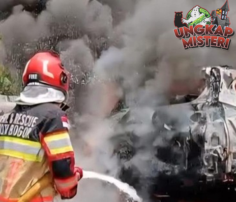 Kecelakaan Picu Kebakaran Mobil di KM 41 Jagorawi