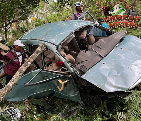 Mobil Wisatawan Surabaya Terjun Jurang, 2 Tewas