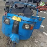 Pecah Ban di Jakpus Kronologi Tabrakan, Bajaj Jadi Korban!