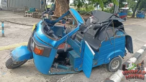 Pecah Ban di Jakpus Kronologi Tabrakan, Bajaj Jadi Korban!