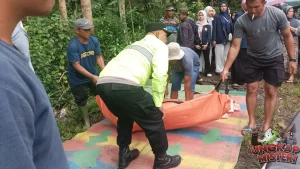 Mahasiswa UIN Semarang Terjebak Air Bah Kendal