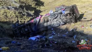 Peru Berduka 37 Korban Tewas Bus Terjun ke Jurang