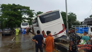 Doa di Tengah Duka, Bus Umrah Terbalik di Pangkep