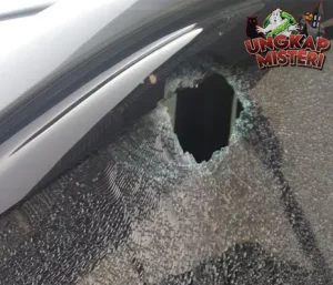 HR V Calya Kabur Usai Senggol, Tabrak Separator Depok