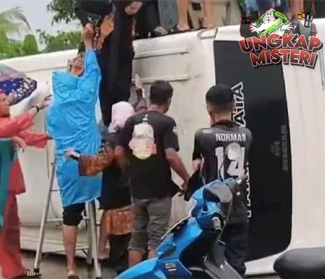 Doa di Tengah Duka, Bus Umrah Terbalik di Pangkep