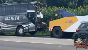 Tol Jagorawi Heboh, Bus Tabrak Truk Akibat Sopir Lelah