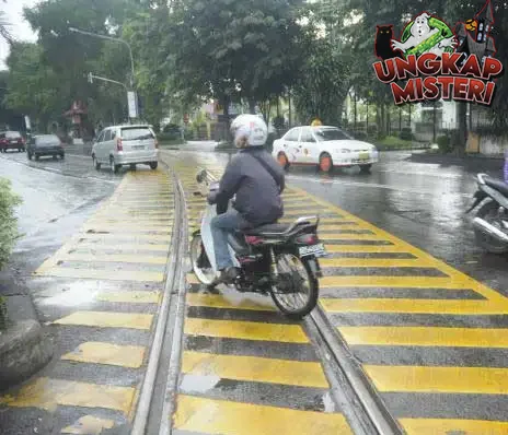 Rel Bengkong Solo: Saksi Bisu Sejarah dan Legenda!