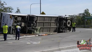 Bus Terguling: 15 Penumpang Rombongan Agama Tewas!