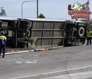 Bus Rombongan Keagamaan Terguling